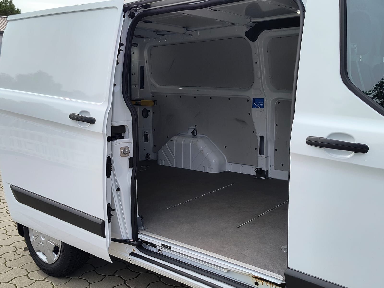 Fahrzeugabbildung Ford Transit Custom 320 L2 TEMP/NAVI/KAM/KLIMA/HOLZ