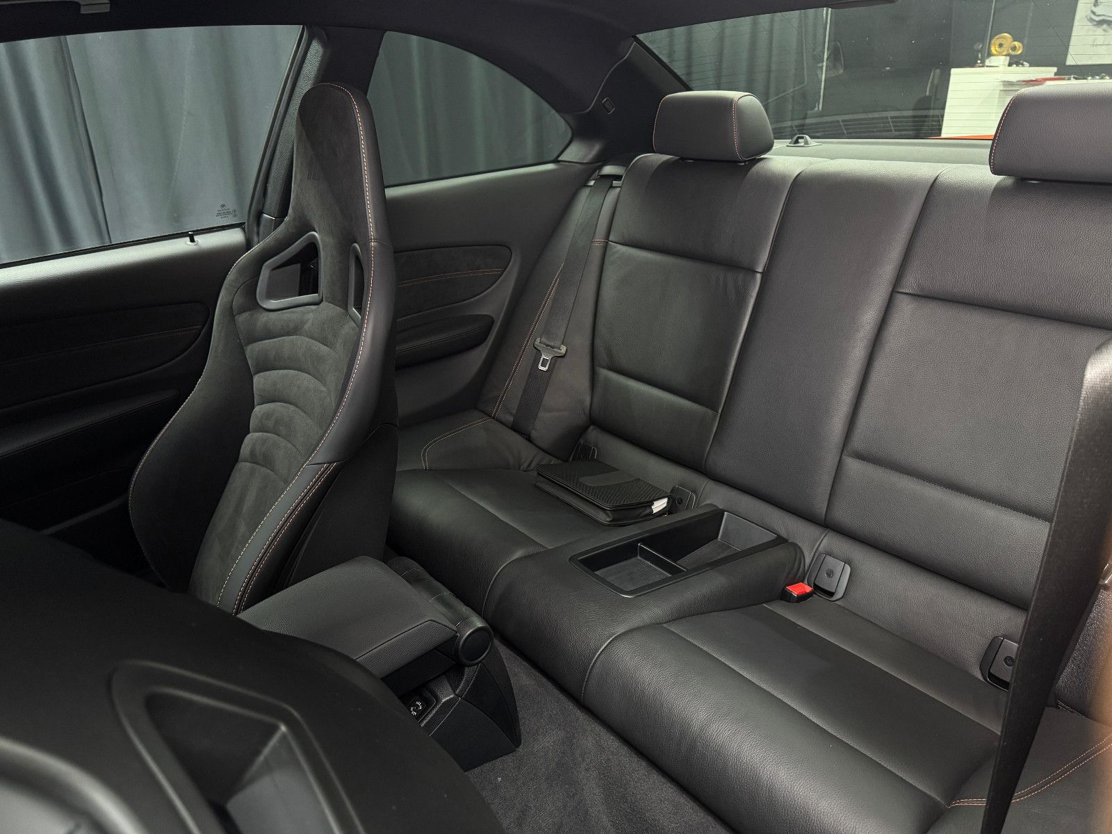 Fahrzeugabbildung BMW 1er M Coupe|H&K|AKRA|PERFORMANCE SITZE|DREXLER|