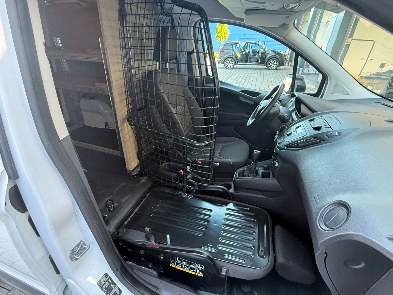 Fahrzeugabbildung Ford Transit Courier Trend