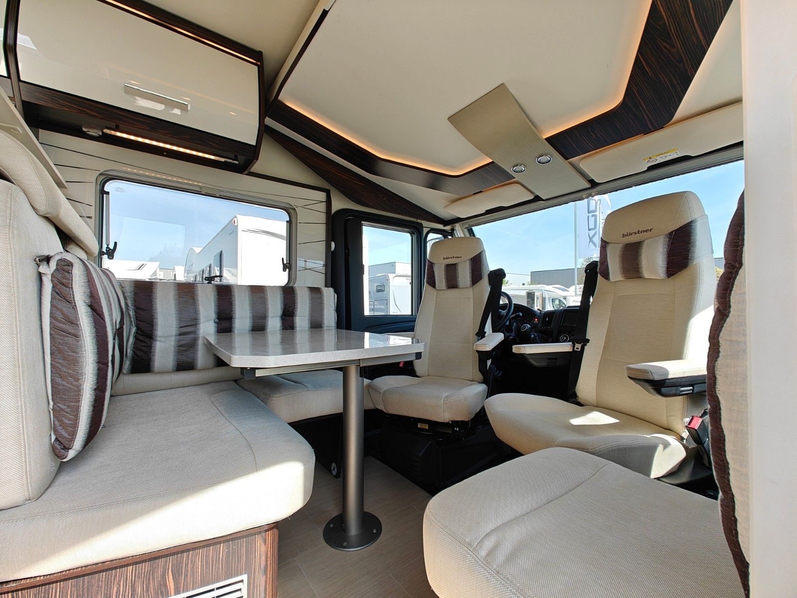 Fahrzeugabbildung Bürstner Elegance I 728 G - 150PS, SAT, TV, Navi, 2x AGM