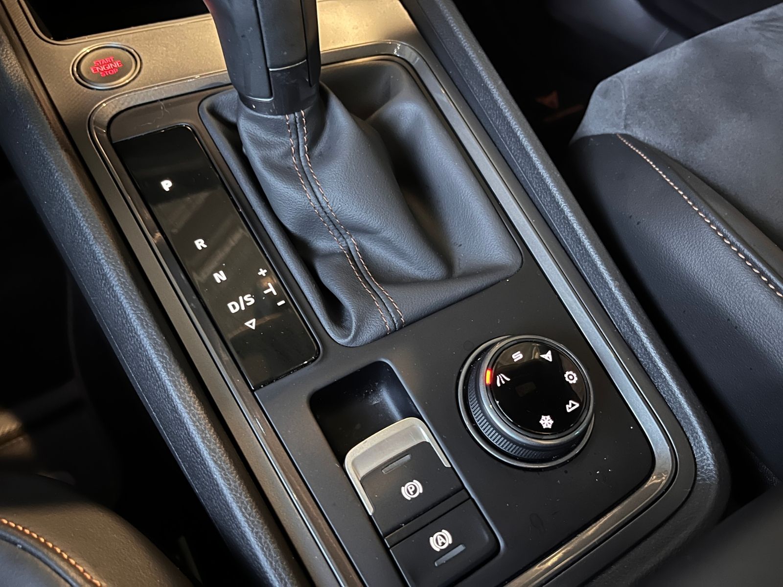 Fahrzeugabbildung CUPRA Ateca 2.0 TSI DSG Allrad BEATS NAVI