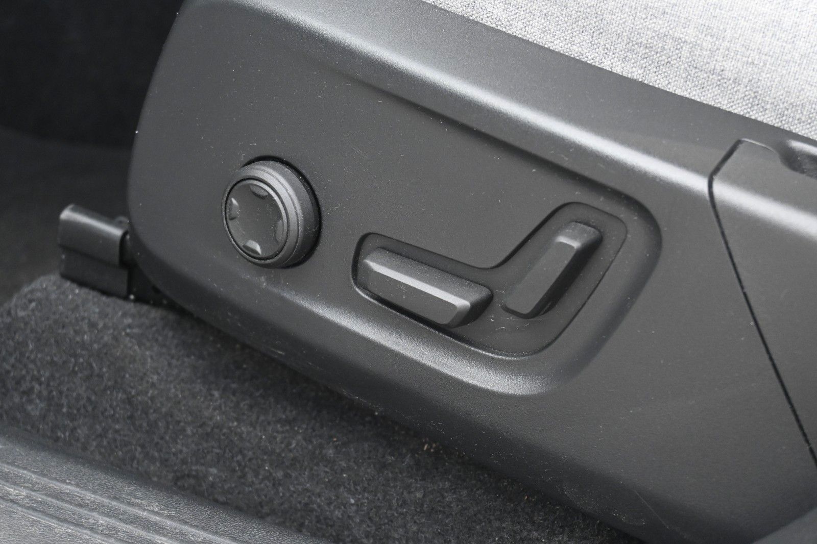 Fahrzeugabbildung Volvo C40 Ultimate BEV Single Motor H/K*AHK*PANO*