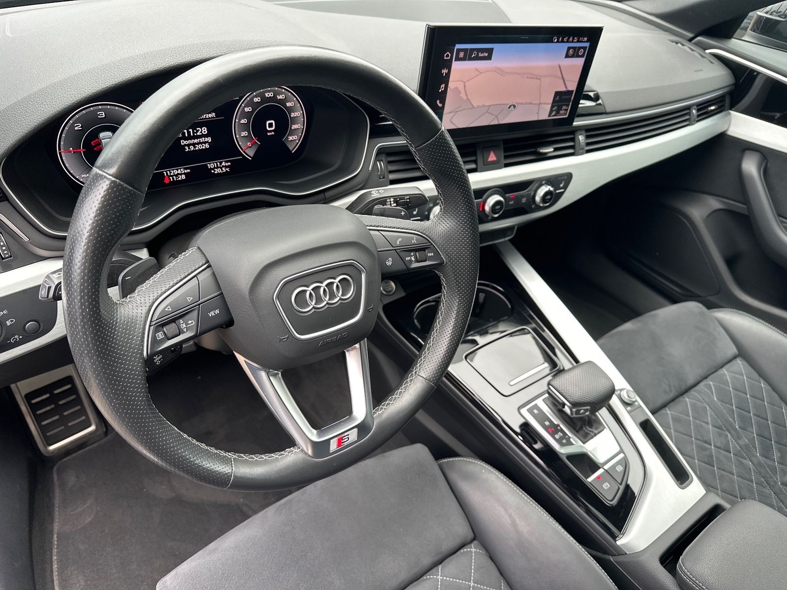Fahrzeugabbildung Audi A4 40 TDI S-Line Black NAV+LED+PANO+AHK+KAM
