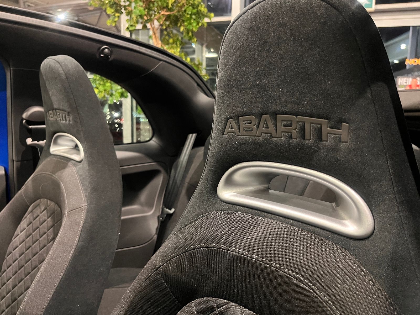 Fahrzeugabbildung Abarth 595C -BLAU MATT- BEATS XEN CARPLAY DAB ALU