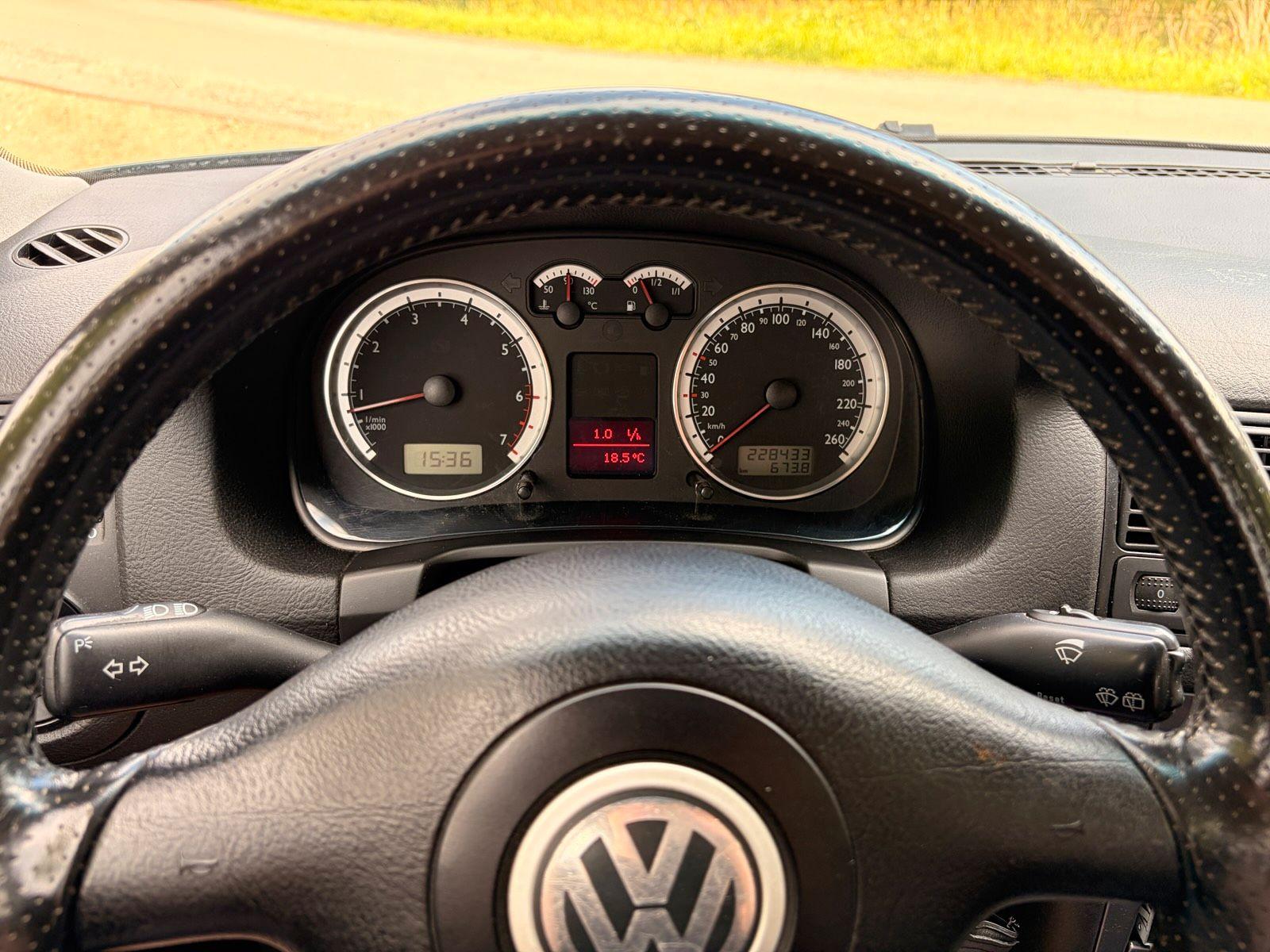Volkswagen Golf 2004 — photo 9