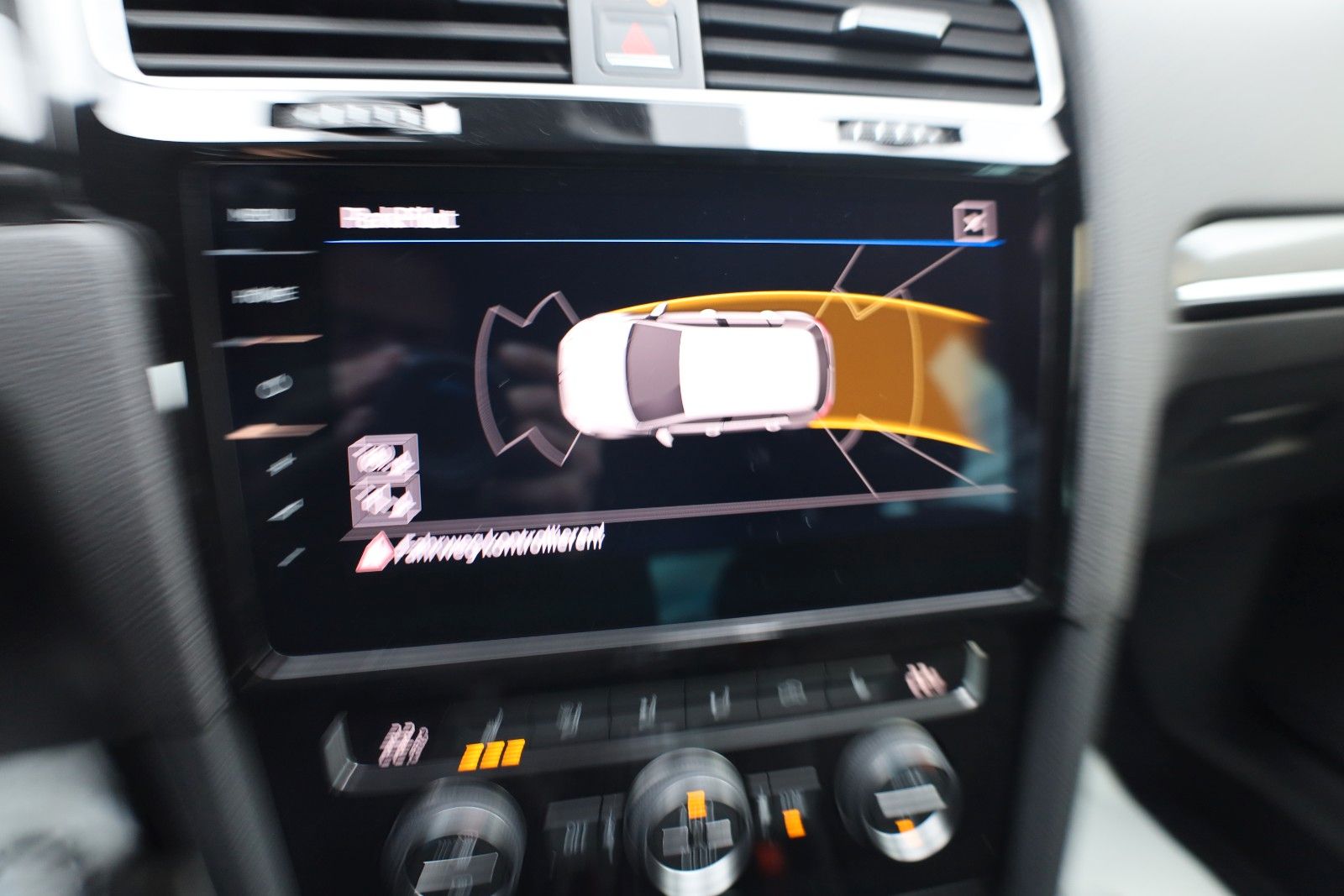 Fahrzeugabbildung Volkswagen Golf VII Lim. R 4M Navi,LED,PDC,Kamera,SH,SR+WR