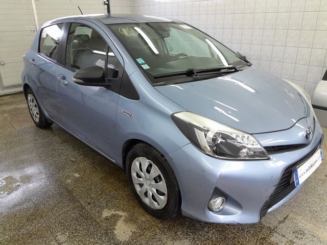 Toyota Yaris 1,5 Hybrid- Kroupy