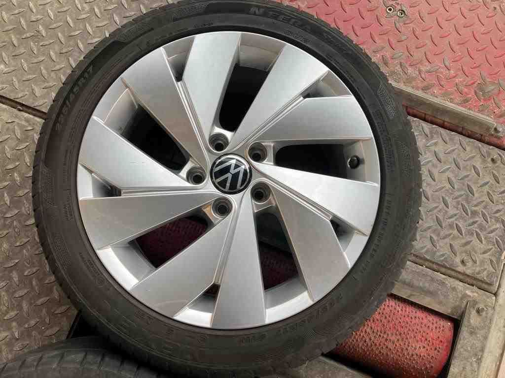 Fahrzeugabbildung Volkswagen Golf VIII Variant eTSI Style DSG LEDplus CarPlay