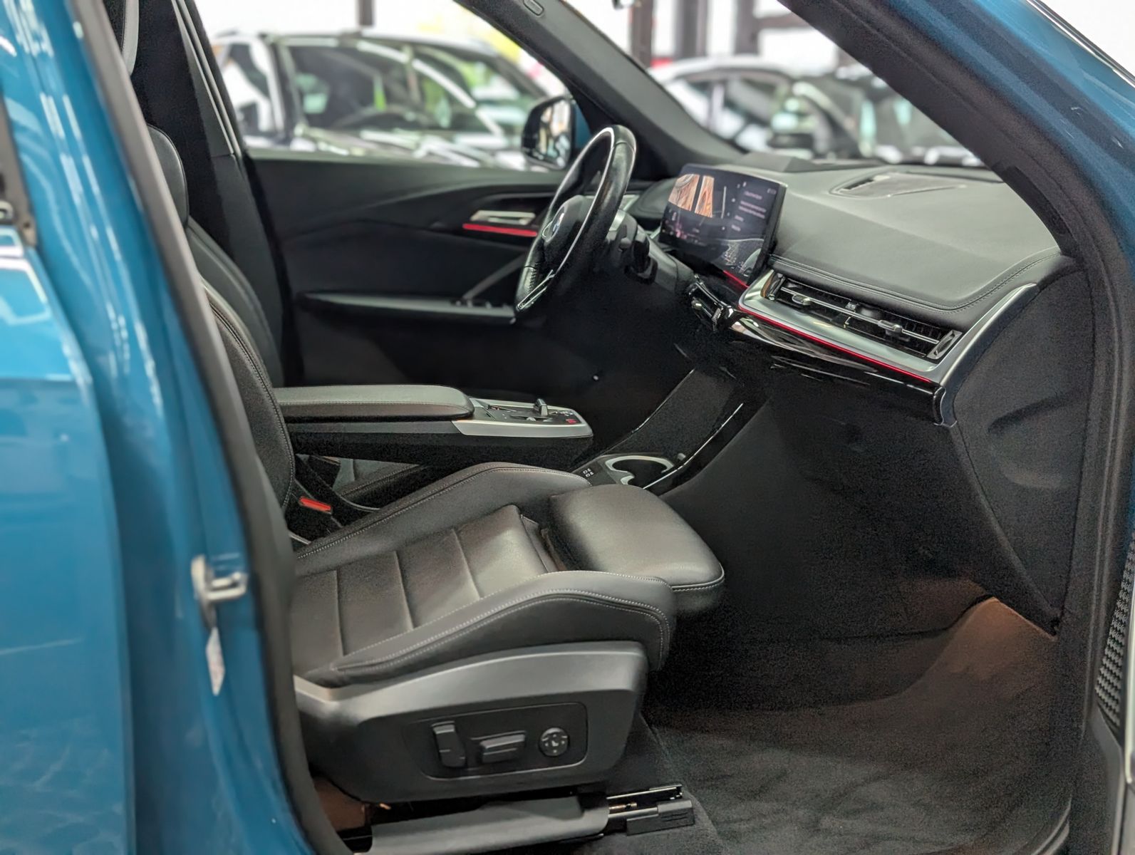 Fahrzeugabbildung BMW X1 20i M Sport Shadow H&K AHK PANO HUD 360° 20"