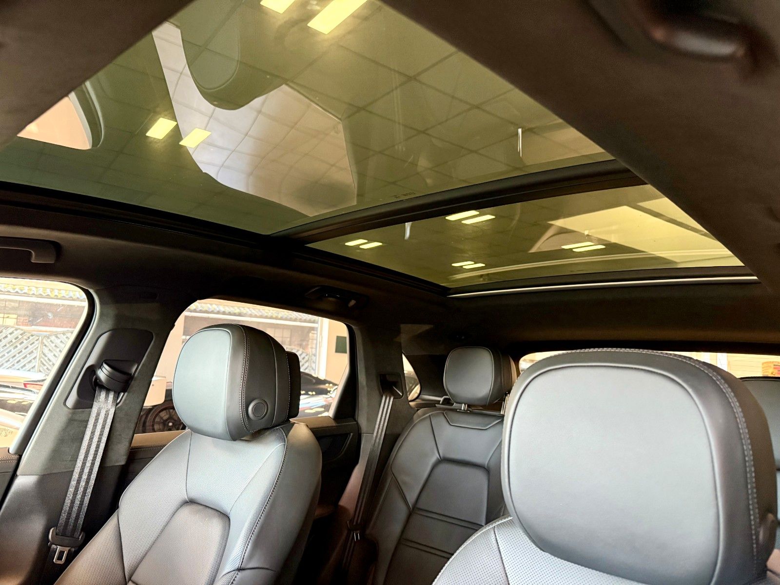 Fahrzeugabbildung Porsche Cayenne GTS SportDesign/Panorama/InnoDrive