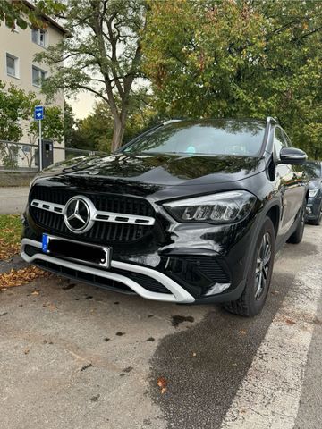 Mercedes-Benz Mercedes GLA 180 wie neu