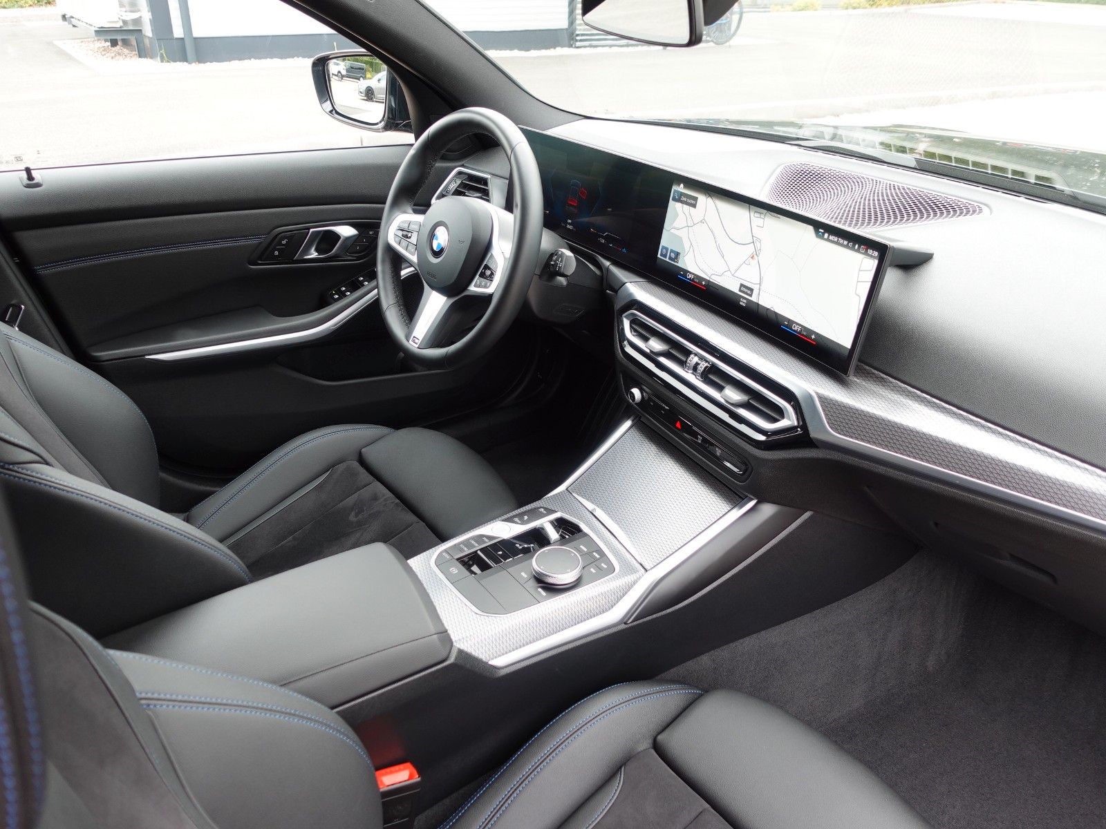 Fahrzeugabbildung BMW 318i Touring Auto M Sportpaket 18"/HiFi/LED/Navi