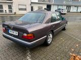 Mercedes-Benz 220 E 124 Automatik 3.Hand Schiebedach Oldtimer - Mercedes-Benz 220 in Gelsenkirchen
