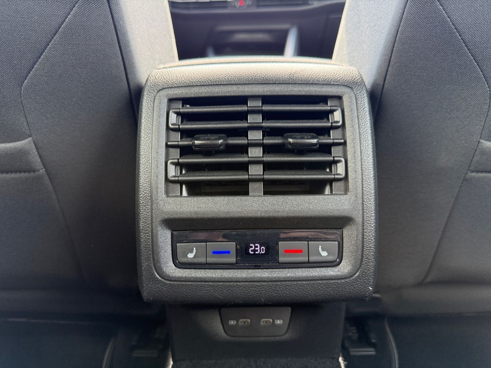 Fahrzeugabbildung Volkswagen Golf VIII 2.0 TDI Style AHK MATRIX-LED