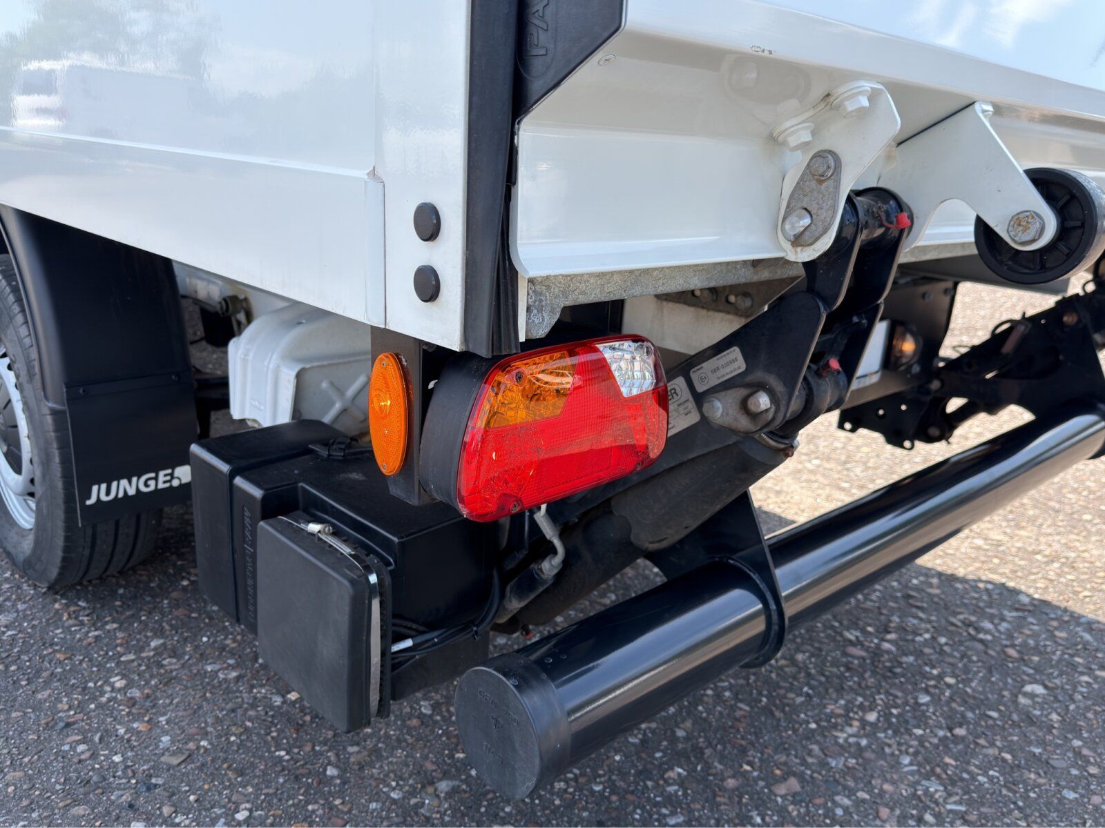 Fahrzeugabbildung Volkswagen Crafter 35 Koffer 2.0 TDI Ladebordwand