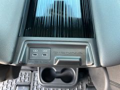 TOYOTA Sienna Hybrid XLE 7-Sitzer