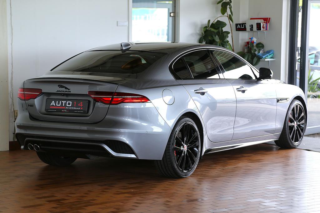 Jaguar XE
