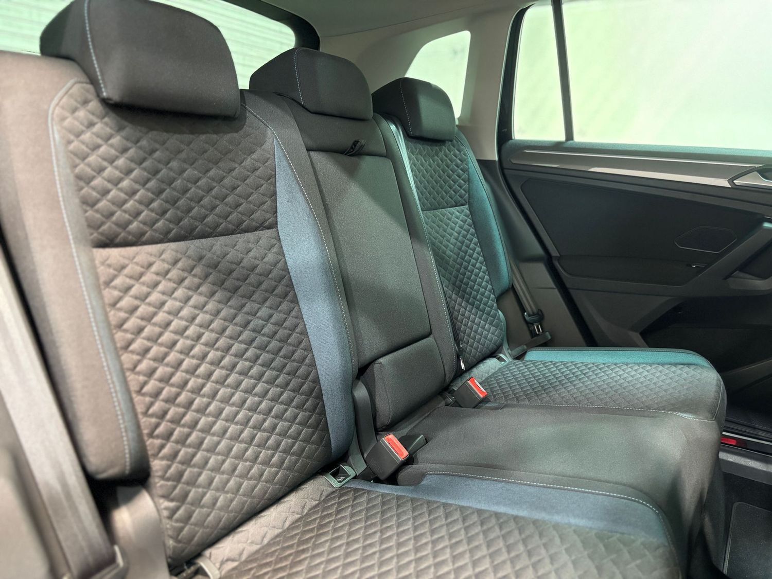 Fahrzeugabbildung Volkswagen Tiguan 1.5 TSI IQ.DRIVE#DSG#LED#ACC#Spur#Keyless