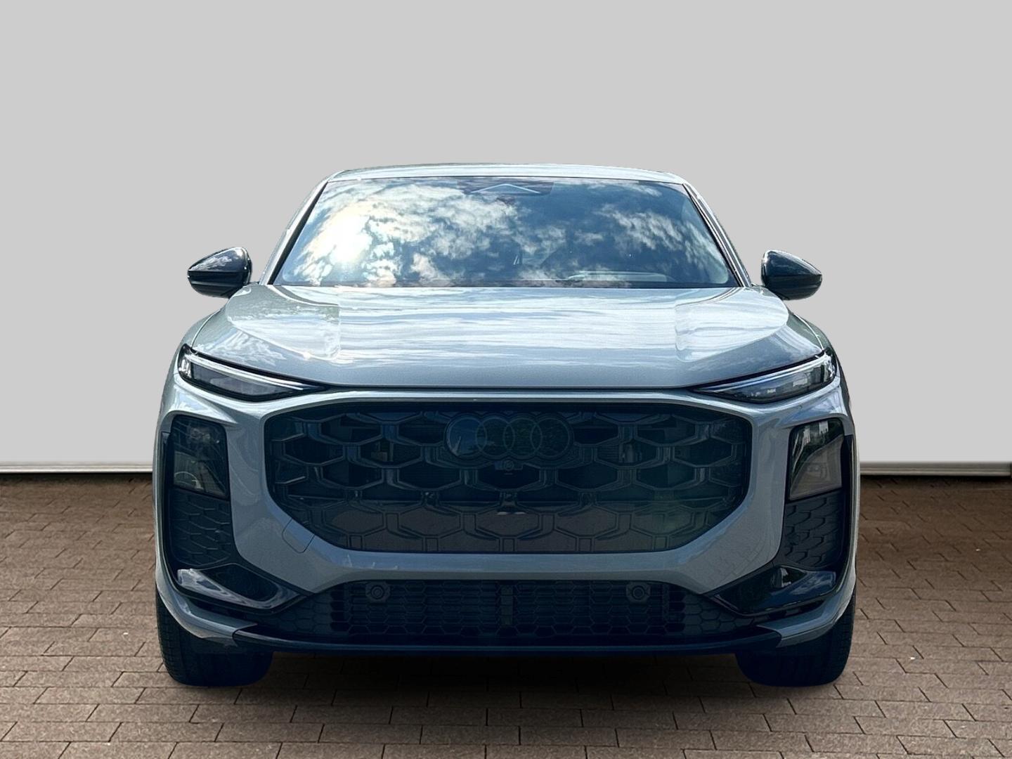 Audi Q3 SPORTBACK TFSI 110 kW+LED+AHK+HUD+PDC+SPORTSI