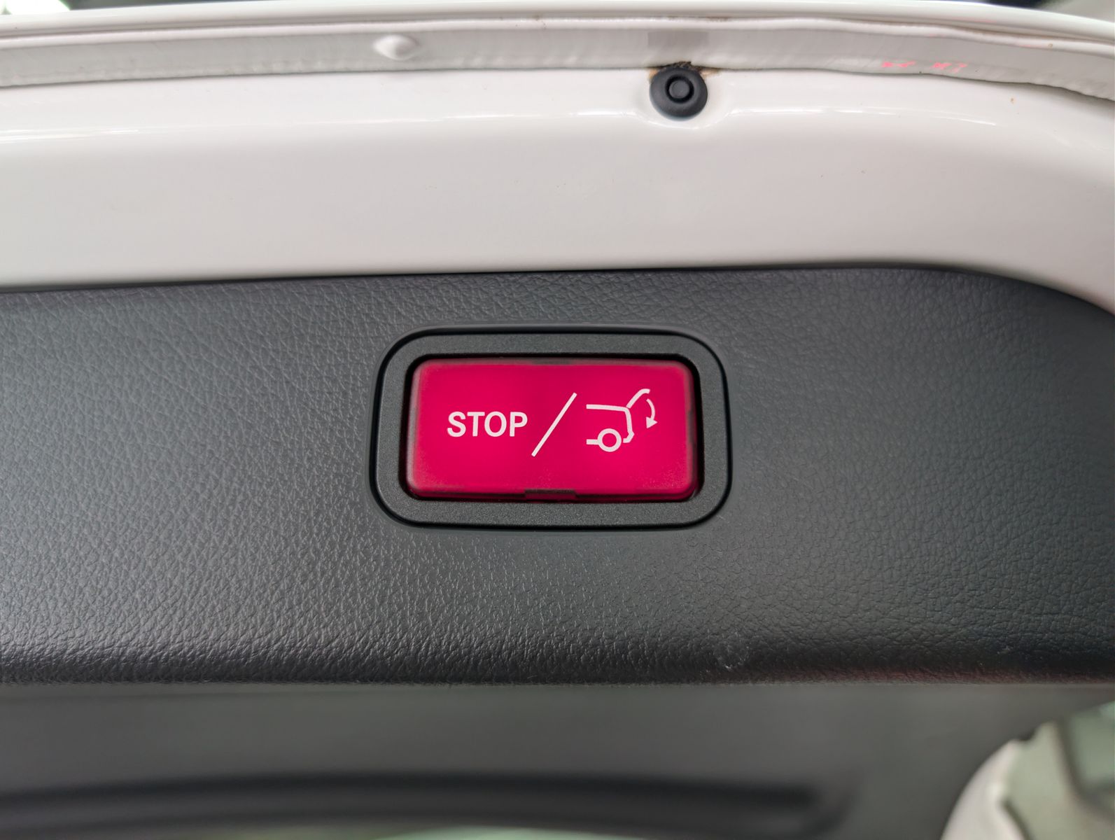 Fahrzeugabbildung Mercedes-Benz C 200 d T 2xAMG NIGHT AHK ACC SOUND MBUX+ LEDER