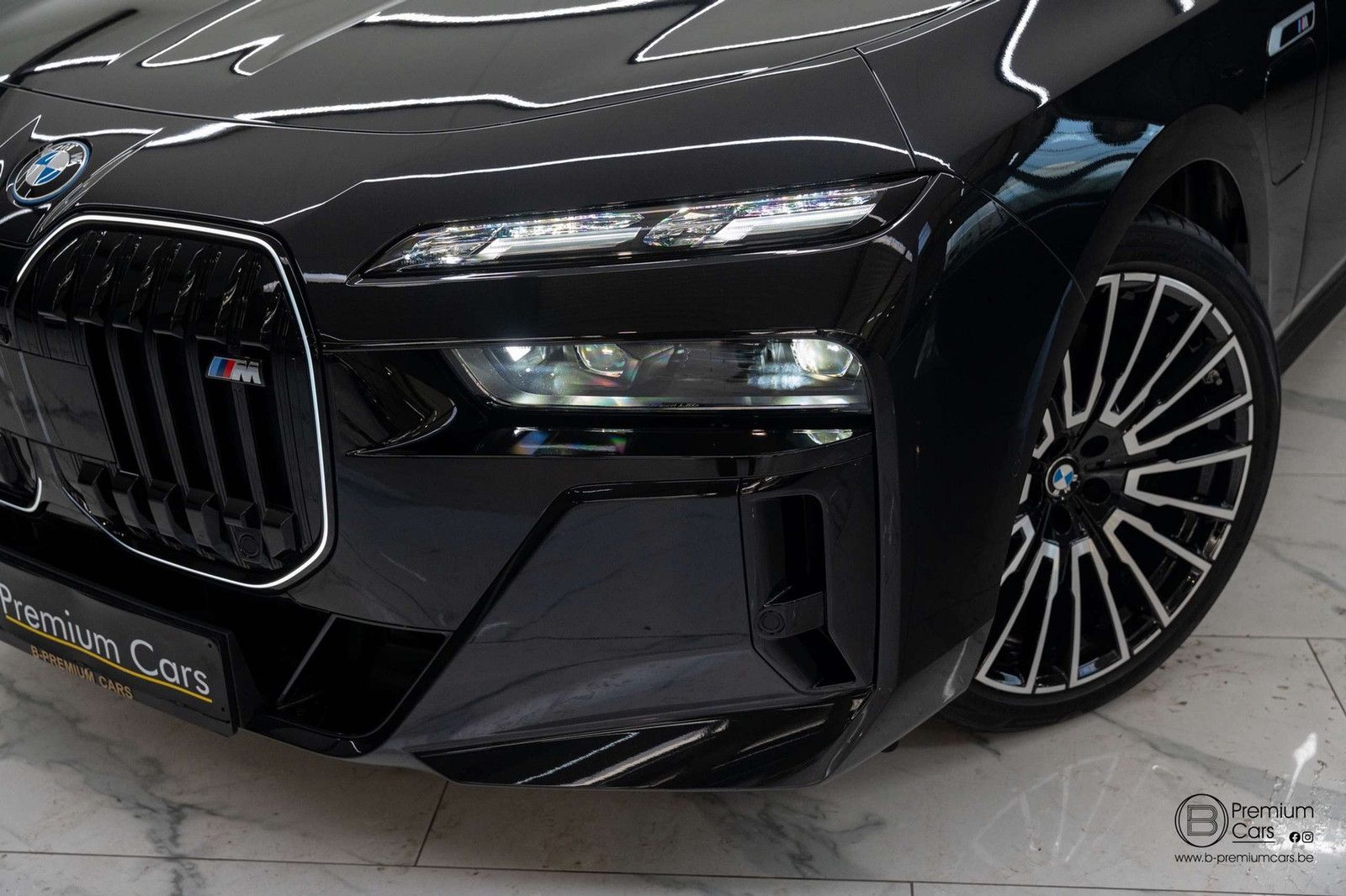 BMW 760 xDrive Individual! MEGA FULL OPTIONS! imagem 3