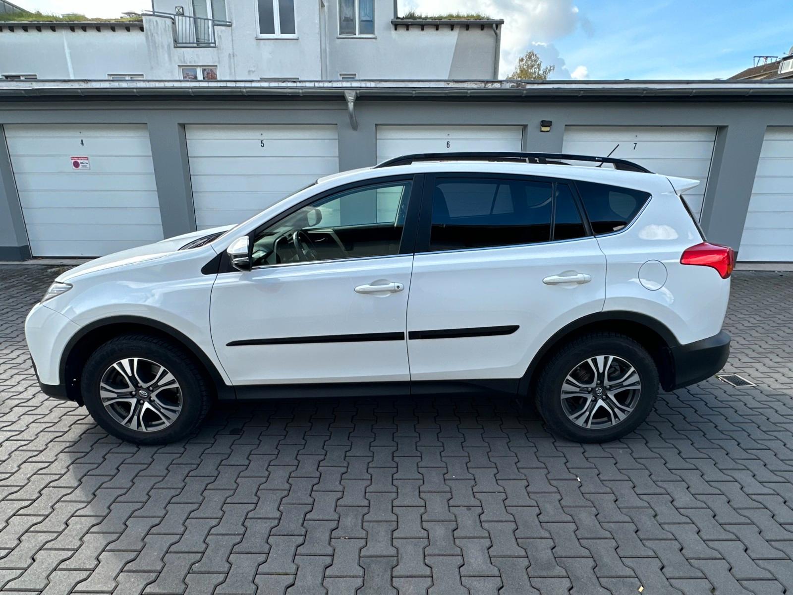 TOYOTA RAV4 - 2.0D -  4X4 - ATTELAGE - 124 CV -BVM