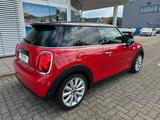 MINI Cooper AppleCP+Navi+LED+ParkAss+Siheiz+Sportsitz - MINI Cooper in Freiburg