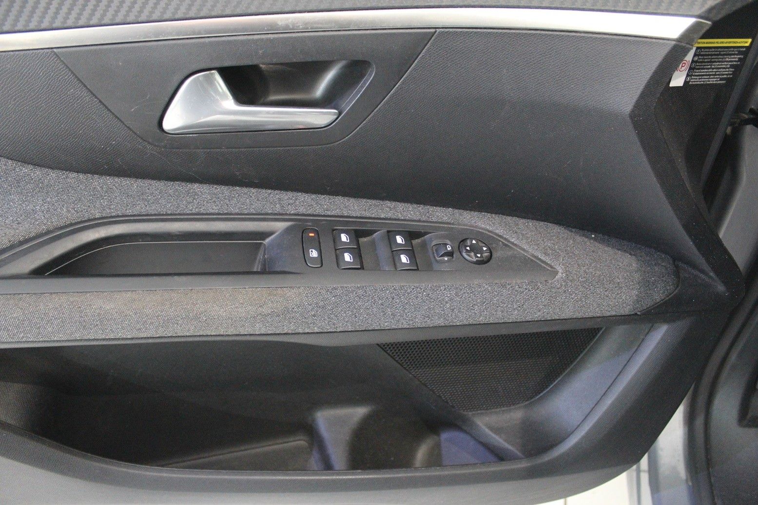 Fahrzeugabbildung Peugeot 3008 1.2T Active NAVI/LED/PDC/SPURASS./TEMPOMAT