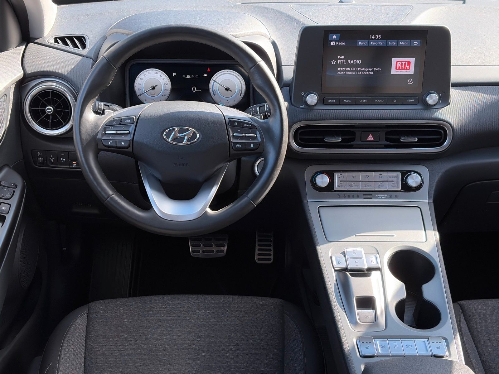 Fahrzeugabbildung Hyundai Kona Elektro SELECT ACC LKAS SHZ LHZ CAM CarPlay