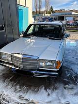 Mercedes-Benz Schöner alter Mercedes W123 230E - Mercedes-Benz Alte