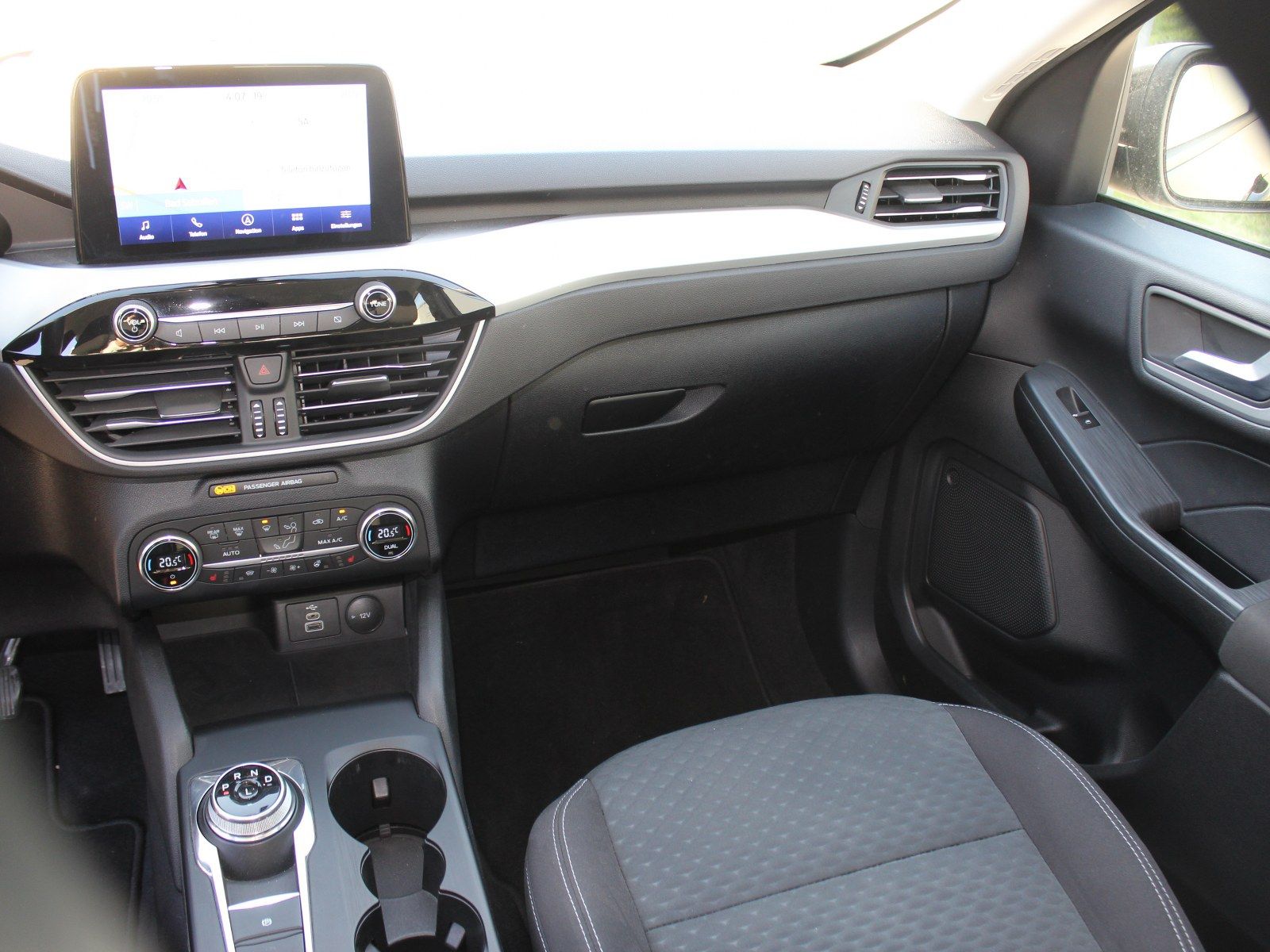 Fahrzeugabbildung Ford Kuga Plug-In Hybrid Cool & Connect 2,5 Duratec