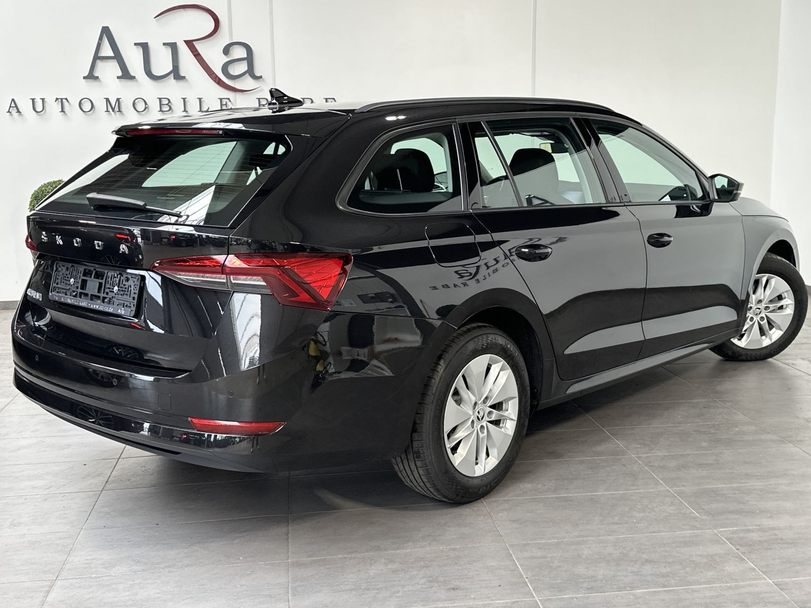 Fahrzeugabbildung SKODA Octavia Combi 2.0 TDI DSG Ambition NAV+LED+ACC