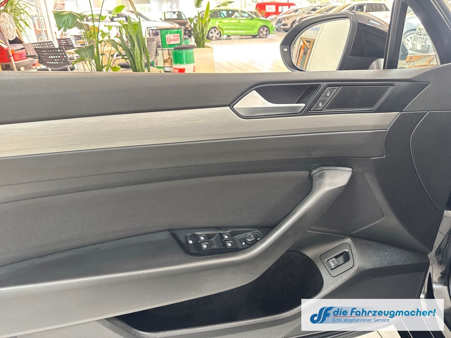 Fahrzeugabbildung Volkswagen Passat Variant Conceptline sch.AHK Navi LED ACC