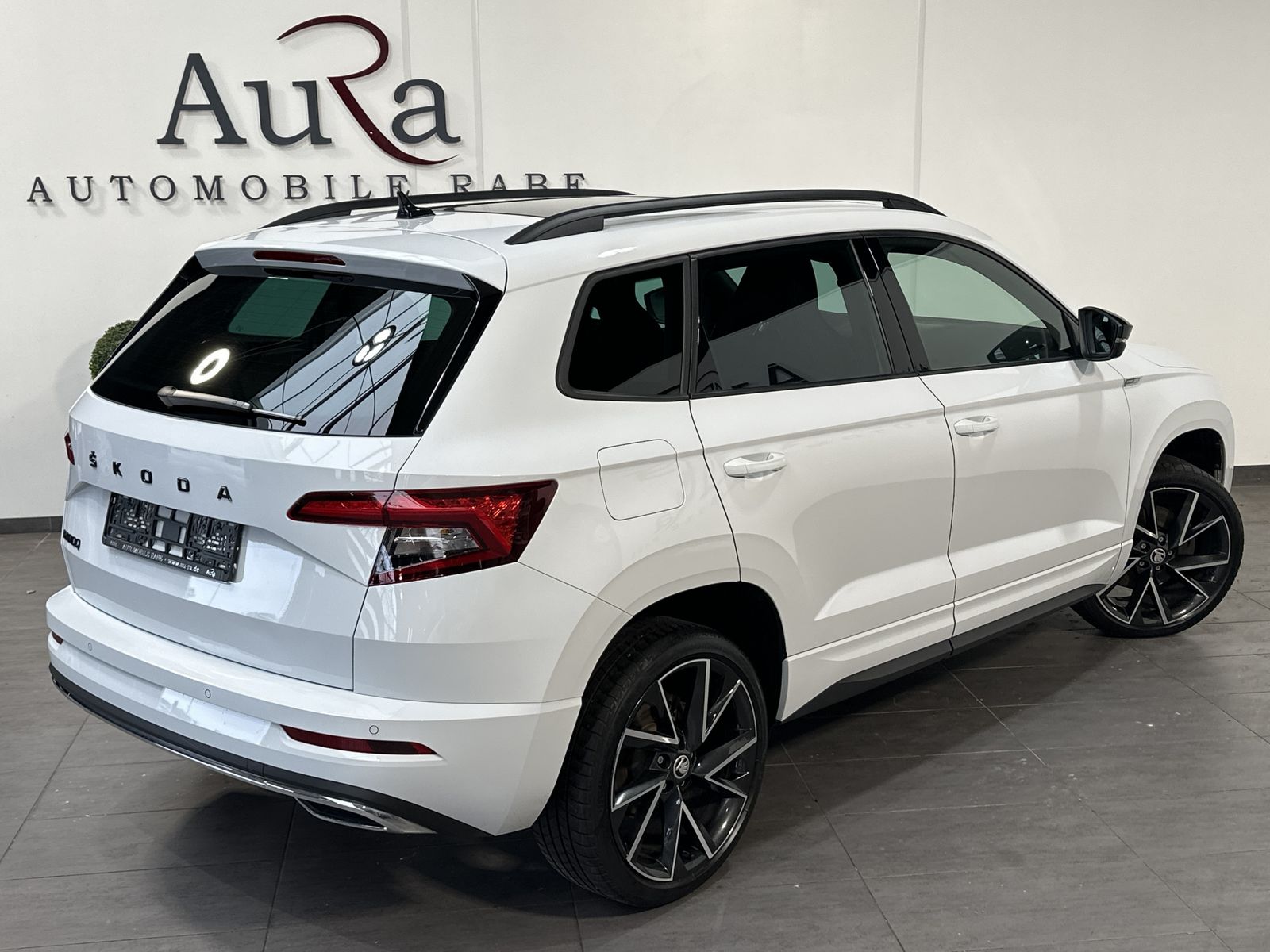 Fahrzeugabbildung SKODA Karoq 1.5 TSI DSG Sportline NAV+MATRIX+AHK+PANO