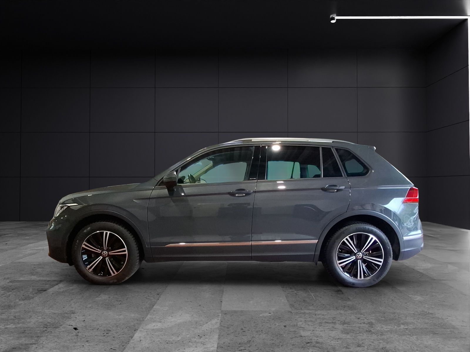 Fahrzeugabbildung Volkswagen Tiguan TSI Active DSG LED Navi ACC RFK SH 18"
