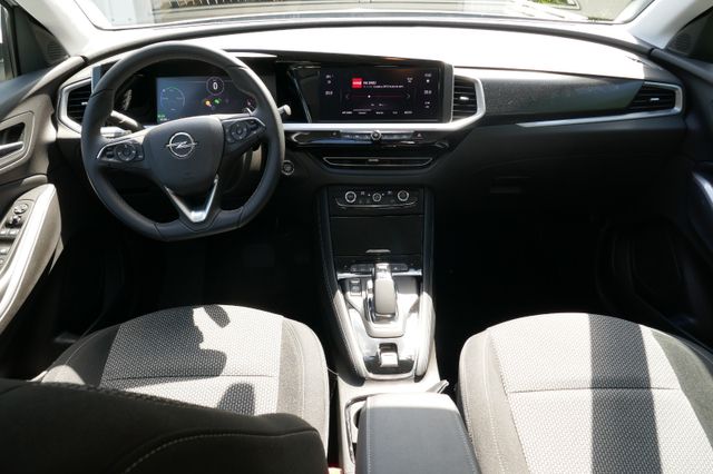 Fahrzeugabbildung Opel Grandland  Business Edition Plug-in-Hybrid
