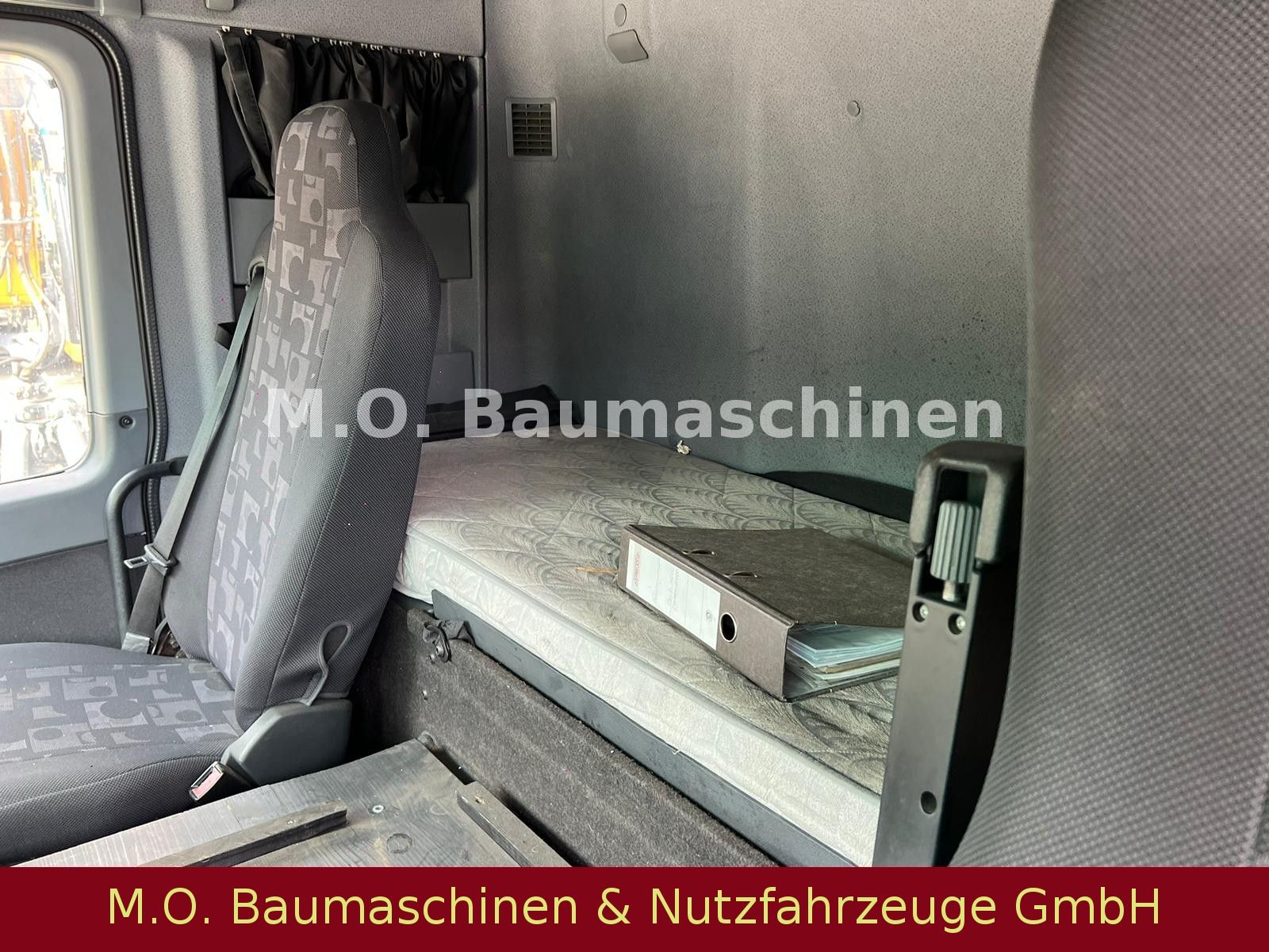 Fahrzeugabbildung Mercedes-Benz Actros 2541 / Saug- & Spühlwagen / 14.000 L /ADR