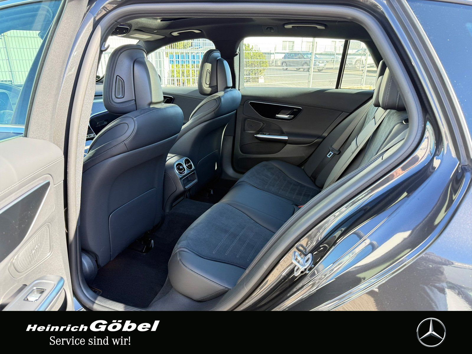 Fahrzeugabbildung Mercedes-Benz C 300 d T AMG*AHK*PANO*MEMORY*AMBIENTE*LED*