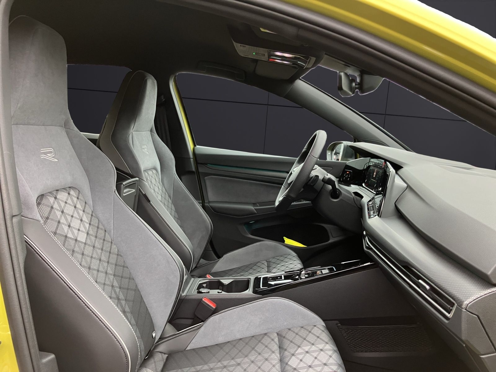 Fahrzeugabbildung Volkswagen Golf VIII 1.5 TSI R-Line DSG LED+ ACC RFK NAVI T