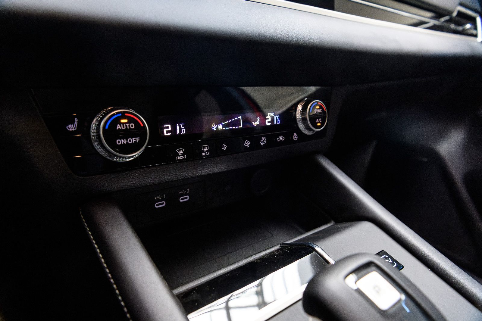 Fahrzeugabbildung Mitsubishi Outlander Intro Edition +4WD+ LED+AHK+Kam+20"