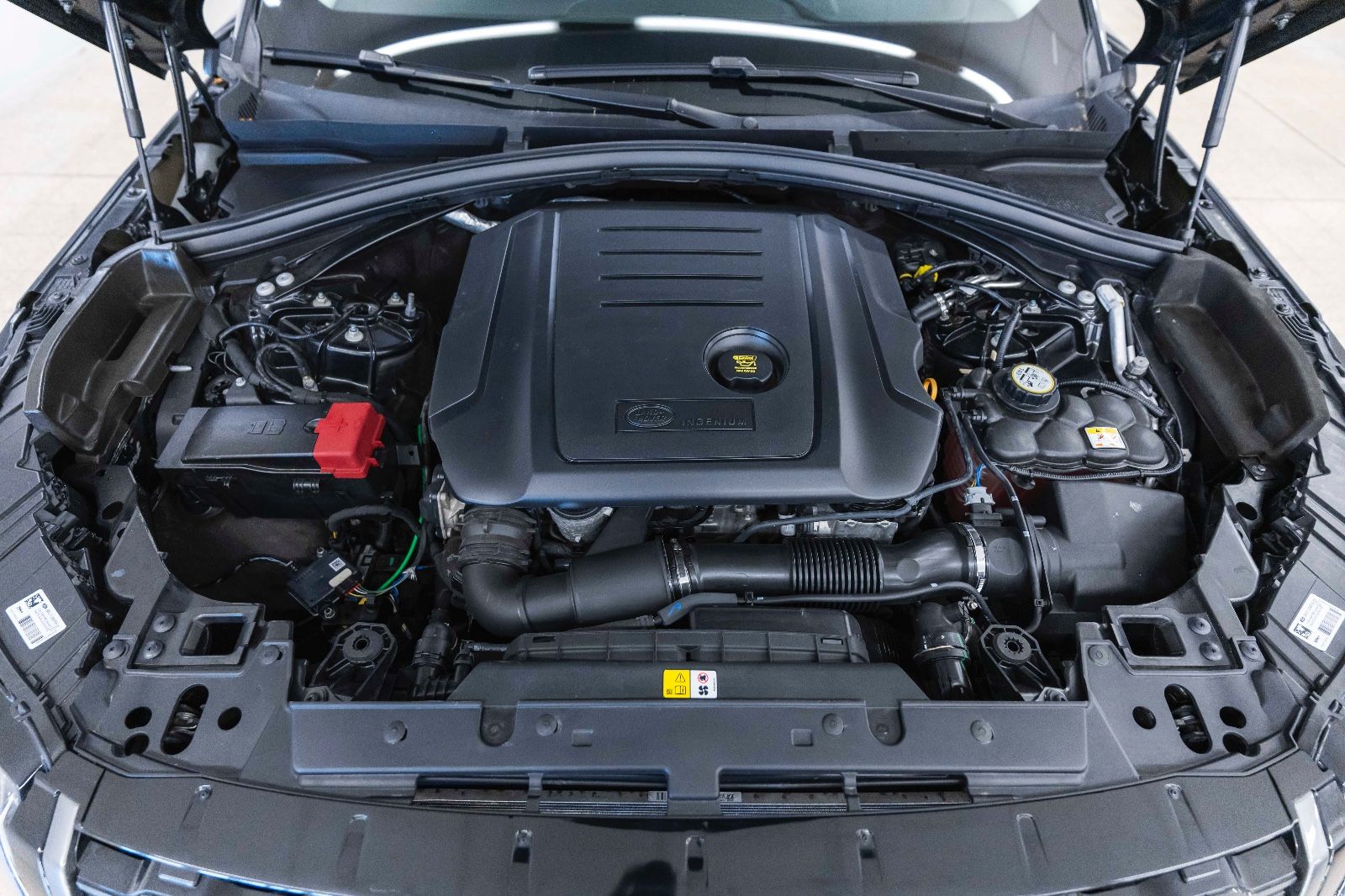 Fahrzeugabbildung Land Rover Range Rover Velar D180S LED Pano Kam PDC NAVI