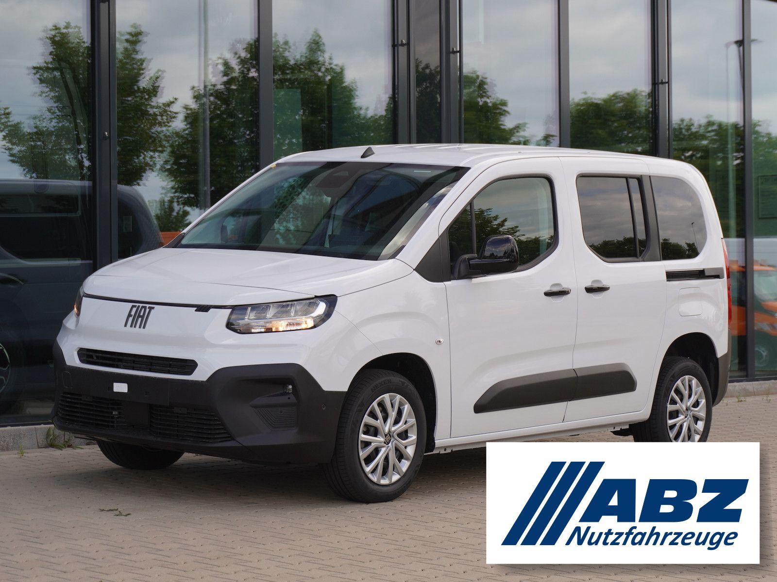 Fiat Doblo Kombi 1.5 130 AT / Navi + Keyless Go