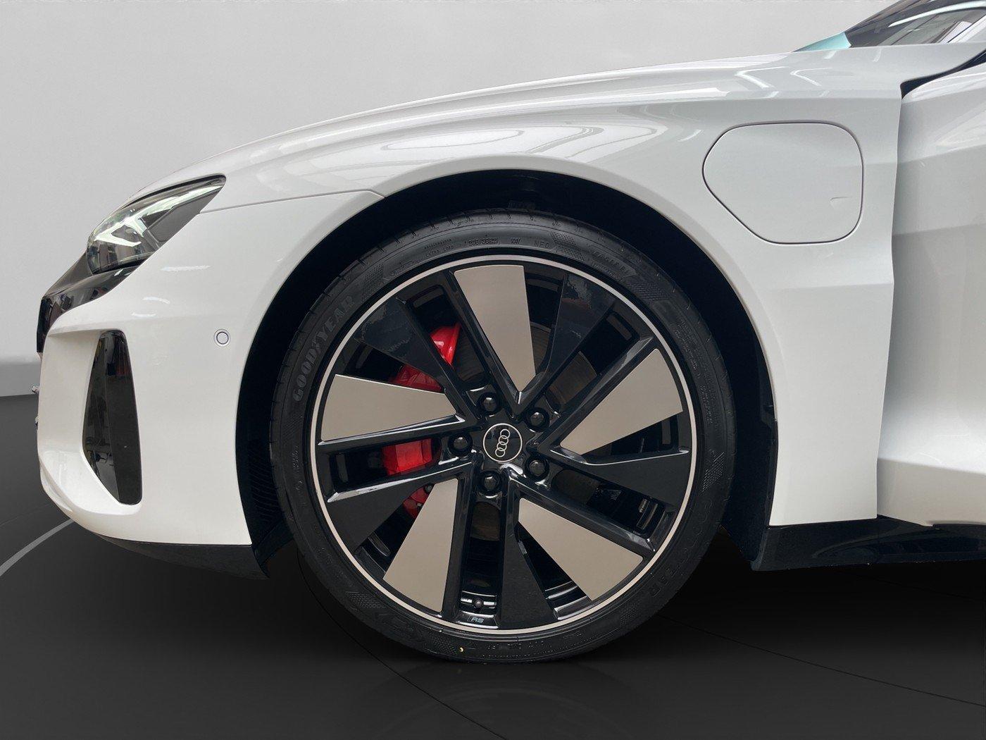Audi e-tron GT quattro MATRIX Pano B&O ACC RFK