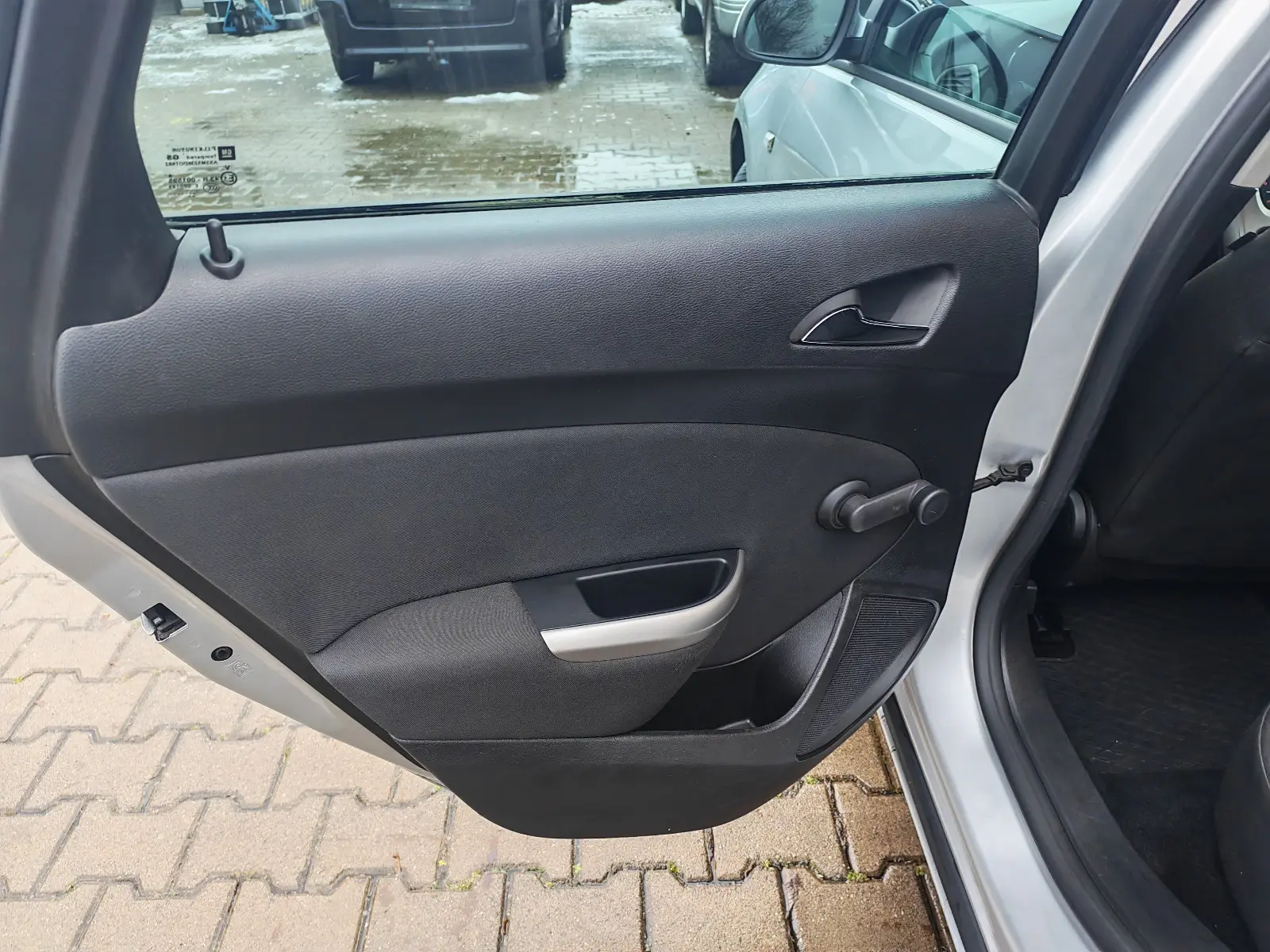 Opel Astra 2011 — photo 18