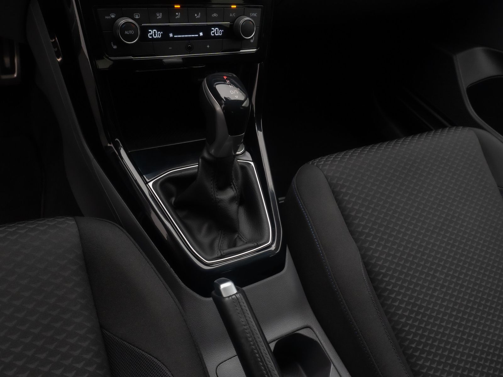 Fahrzeugabbildung Volkswagen T-Cross United ACC FahrAssist DAB Navi ParkAssis
