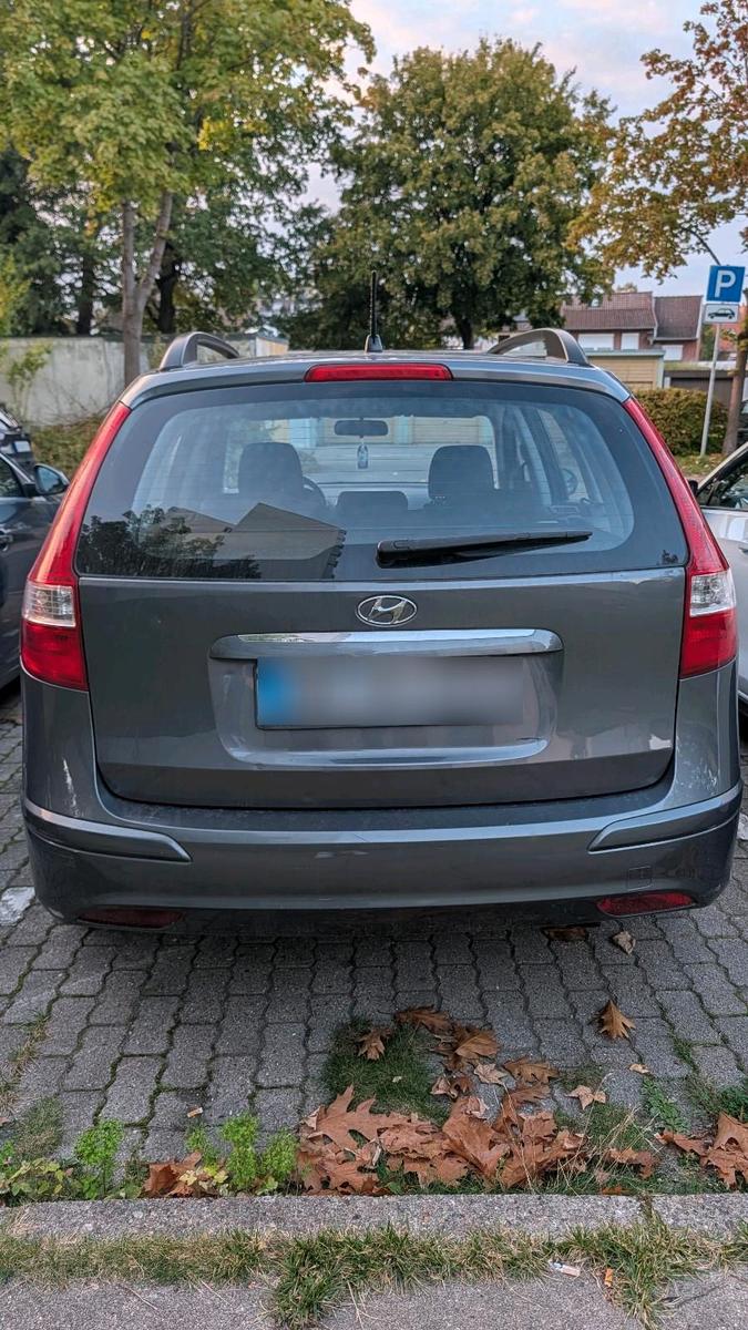 Hyundai i30 2011 — engine 90 HP (66kW)