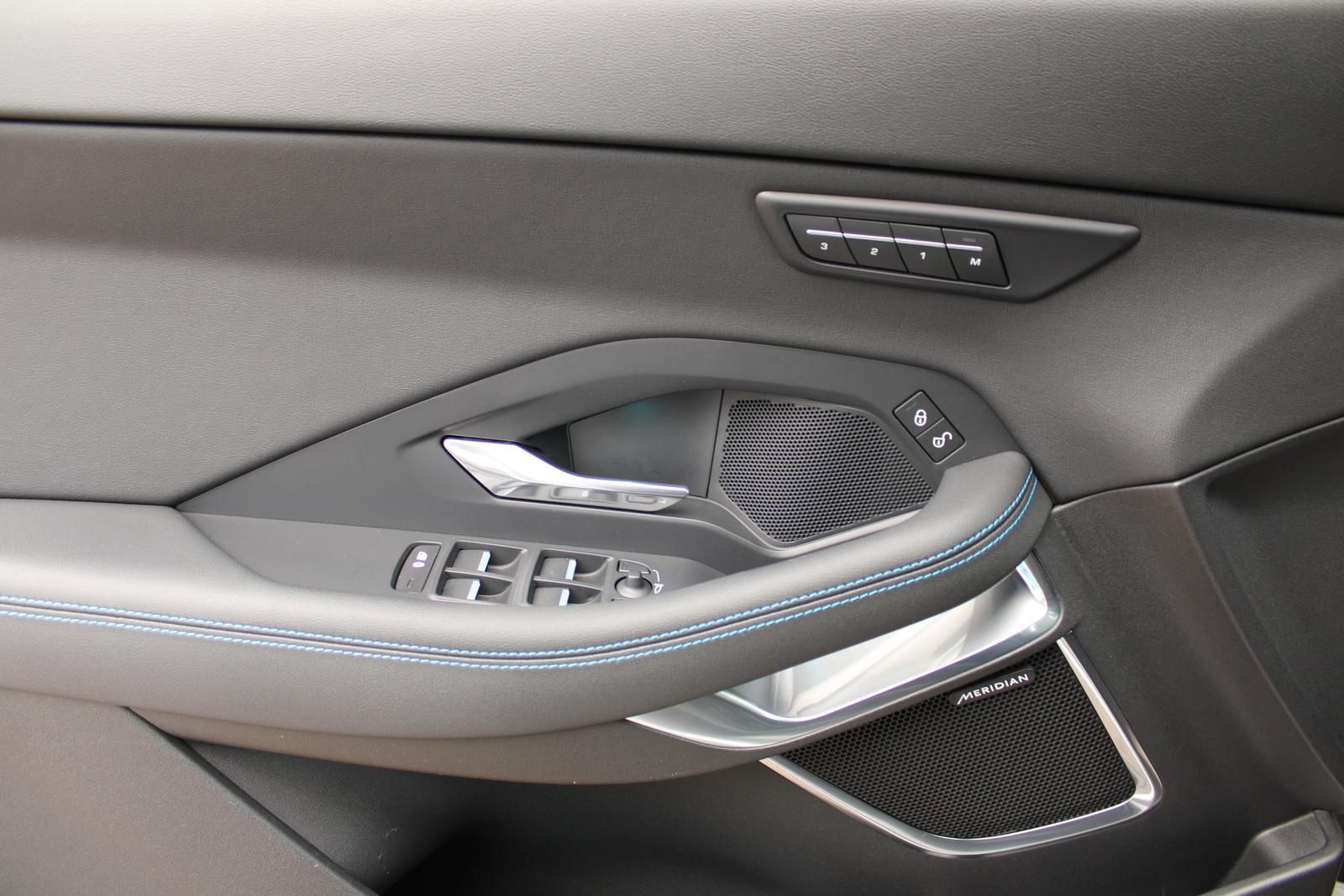 Fahrzeugabbildung Jaguar E-Pace P200 R-Dynamic SE AWD