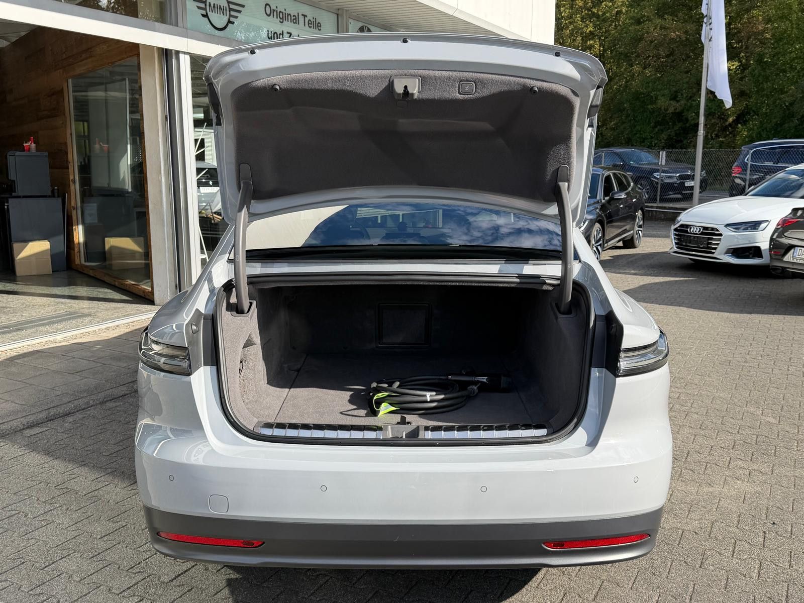 Fahrzeugabbildung NIO ET7 BATTERIE INKL PANO+HEAD+360+MEMO+ACC+LED+AHK