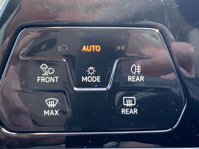 Golf VIII 1.5 eTSI Style PDC SHZ NAVI LED ACC
