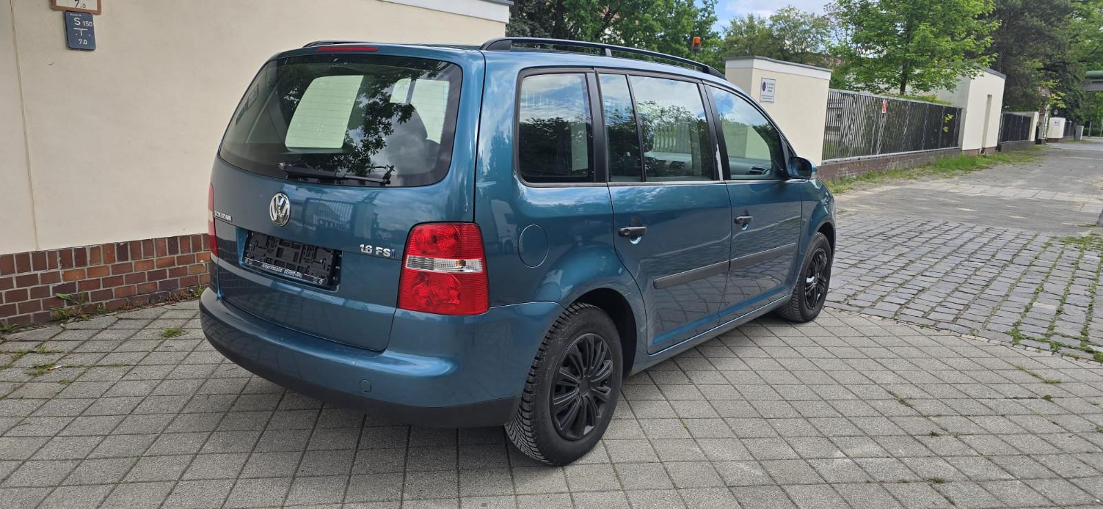 Volkswagen Touran 1.6 FSI Basis